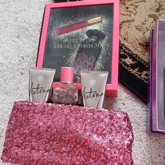 Bath and body VS GIFT SETS - Picture 5 of 6